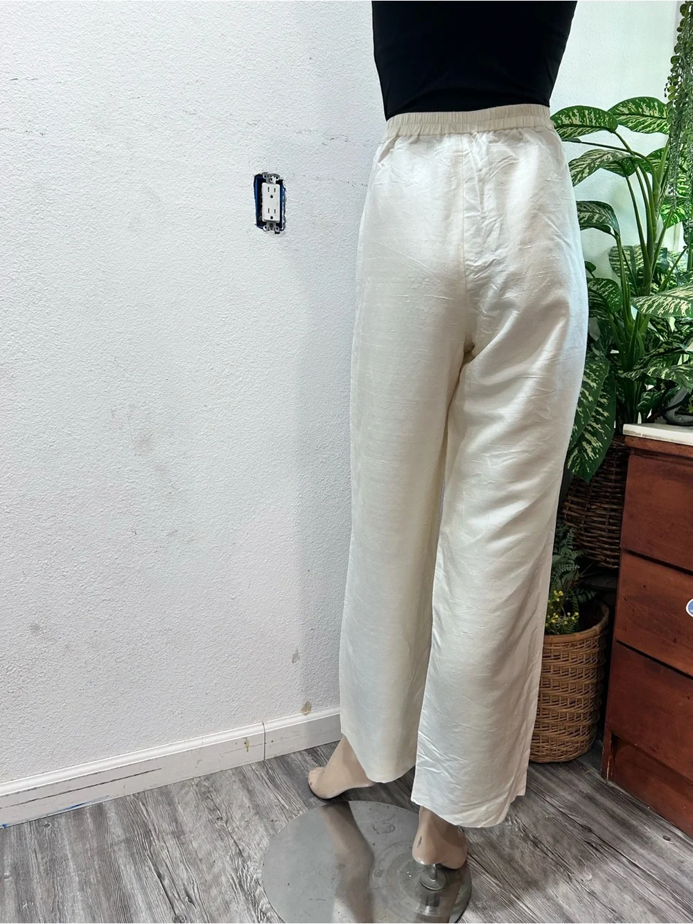 Neiman Marcus High-Rise Wide Leg Pants in Off-White
